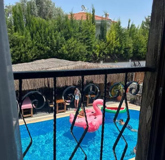 Pupa Alaçatı Butik Otel