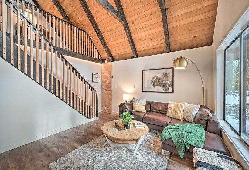 Remodeled Skykomish Escape W/ Loft + Hot Tub!