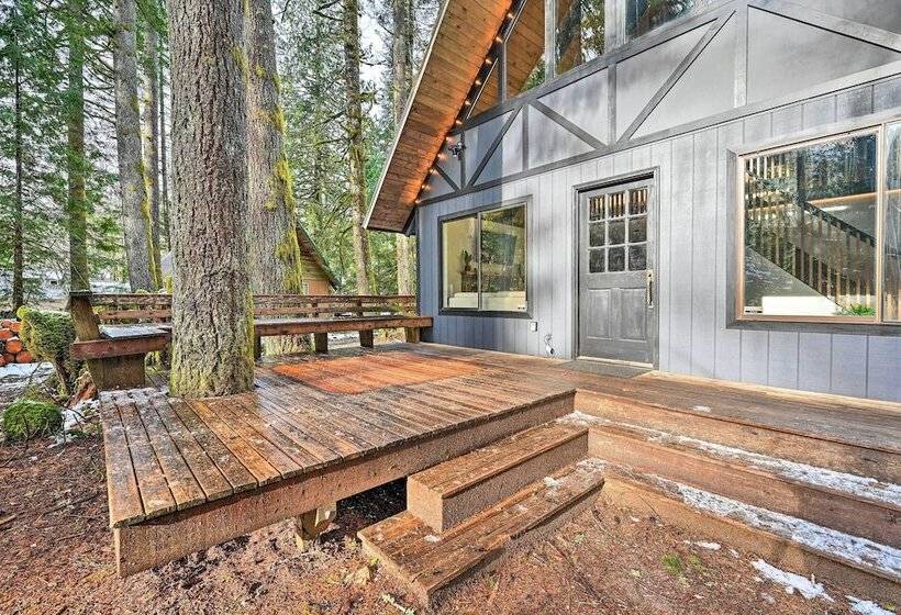 Remodeled Skykomish Escape W/ Loft + Hot Tub!