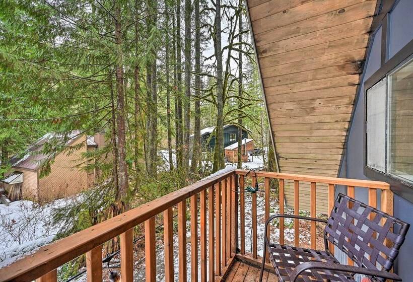 Remodeled Skykomish Escape W/ Loft + Hot Tub!