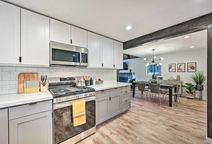 Remodeled Skykomish Escape W/ Loft + Hot Tub!