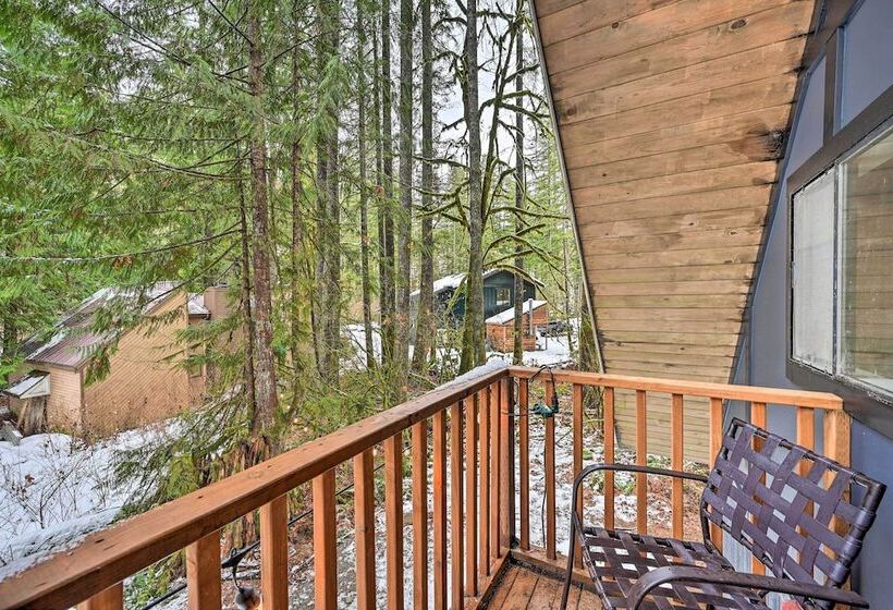Remodeled Skykomish Escape W/ Loft + Hot Tub!