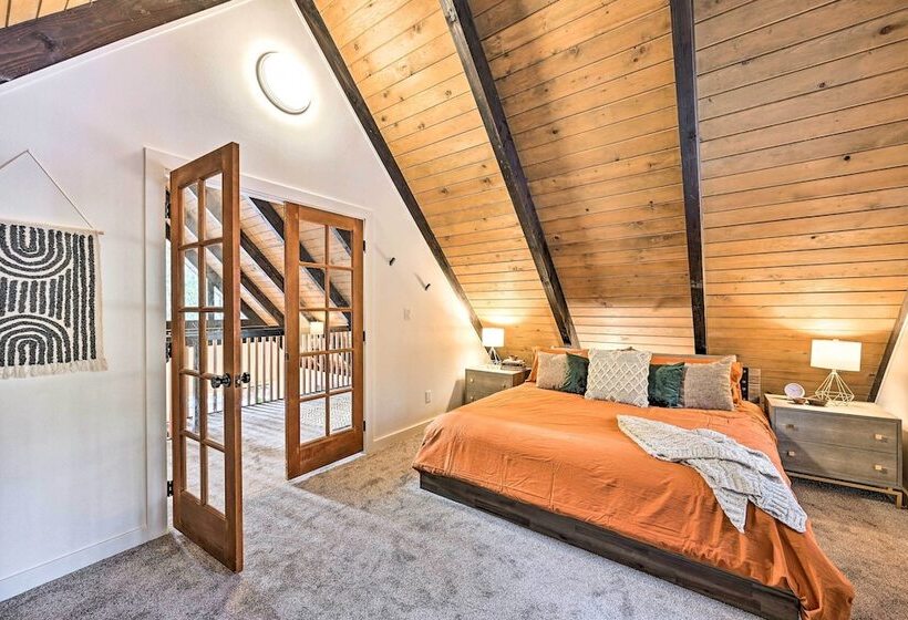 Remodeled Skykomish Escape W/ Loft + Hot Tub!