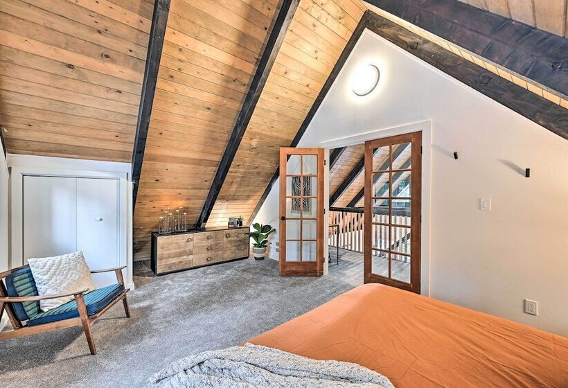 Remodeled Skykomish Escape W/ Loft + Hot Tub!