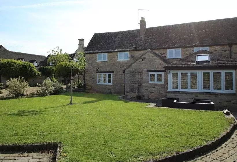 Residenssi Remarkable 3 Bed House In Easton On The Hill