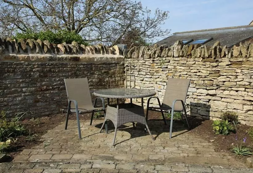 Residenssi Remarkable 3 Bed House In Easton On The Hill