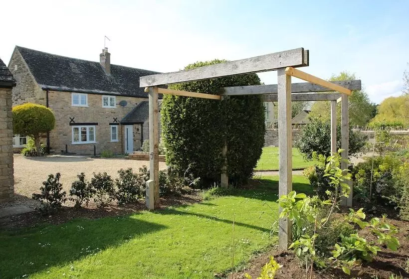 Residenssi Remarkable 3 Bed House In Easton On The Hill