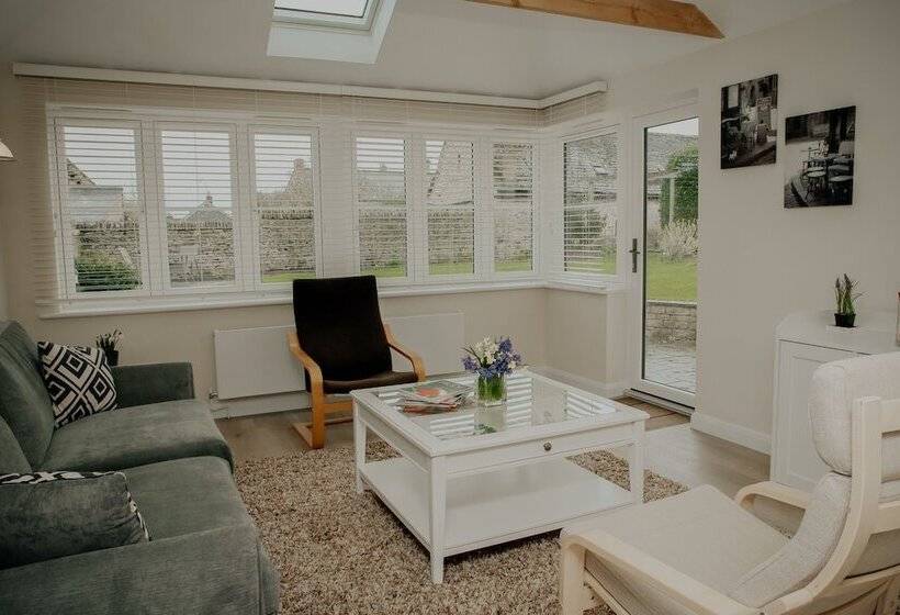 住所  Remarkable 3 Bed House In Easton On The Hill