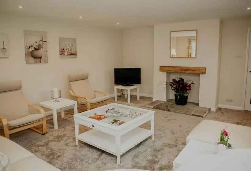 Residenssi Remarkable 3 Bed House In Easton On The Hill