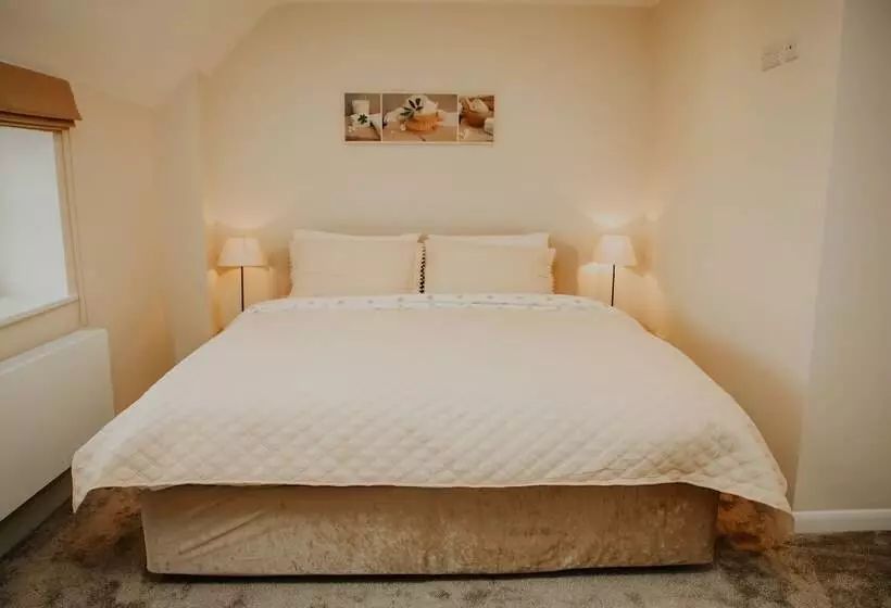 Residenssi Remarkable 3 Bed House In Easton On The Hill