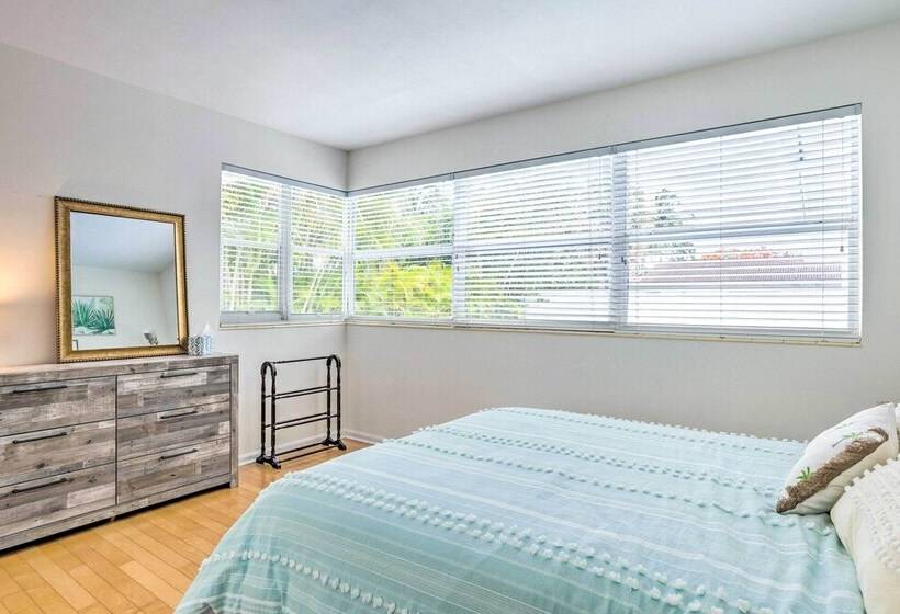 Spacious Lake Worth Escape < 3 Mi To Beach!