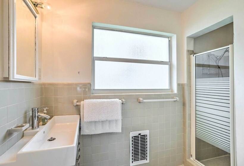 Spacious Lake Worth Escape < 3 Mi To Beach!