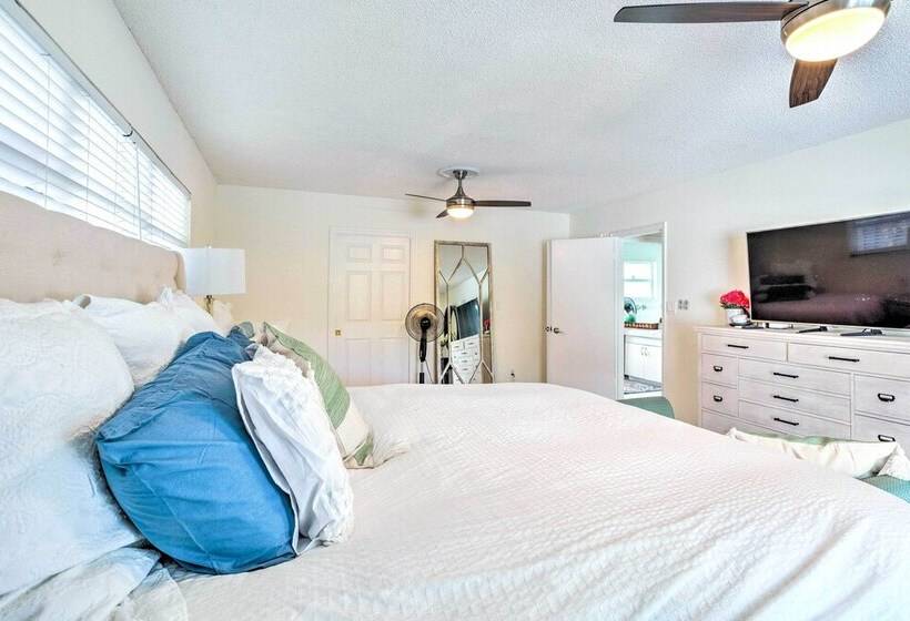 Spacious Lake Worth Escape < 3 Mi To Beach!