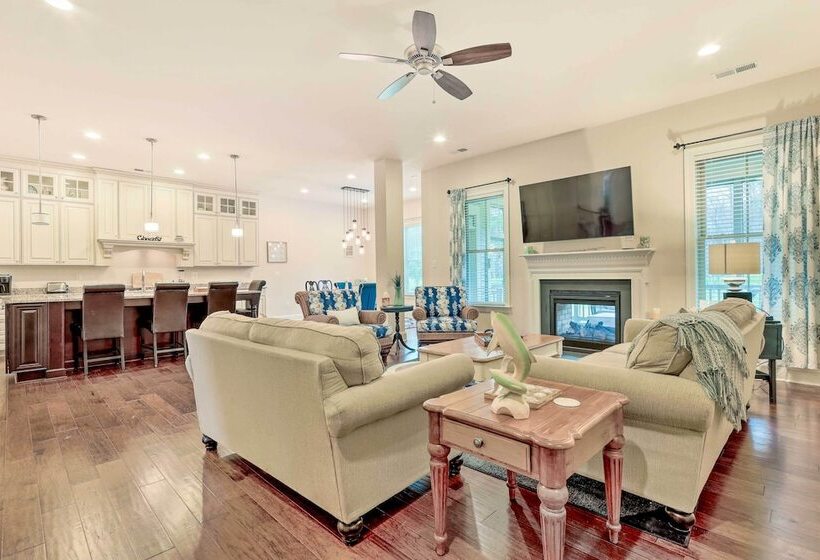 Ocean View Getaway W/ Resort Access & Porch!