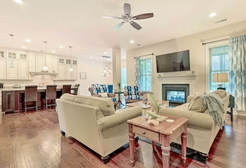 Ocean View Getaway W/ Resort Access & Porch!