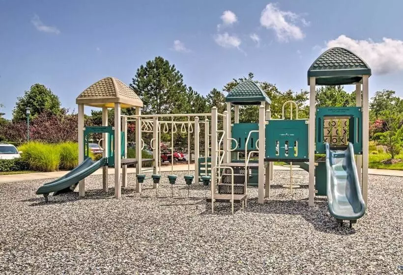 Ocean View Getaway W/ Resort Access & Porch!