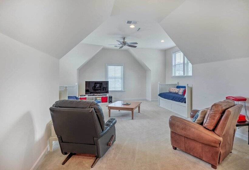 Ocean View Getaway W/ Resort Access & Porch!