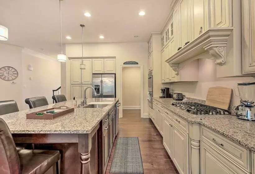 Ocean View Getaway W/ Resort Access & Porch!