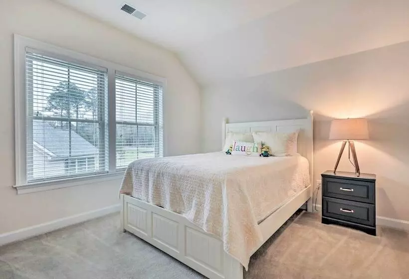 Ocean View Getaway W/ Resort Access & Porch!