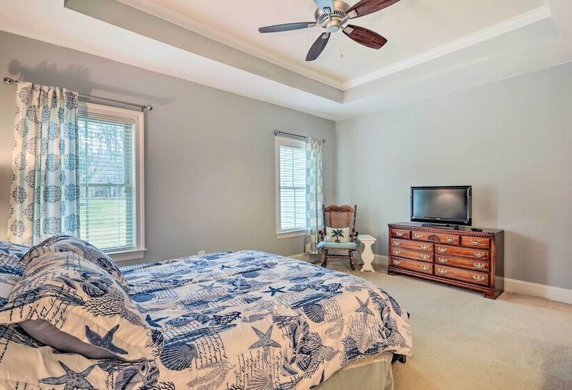 Ocean View Getaway W/ Resort Access & Porch!