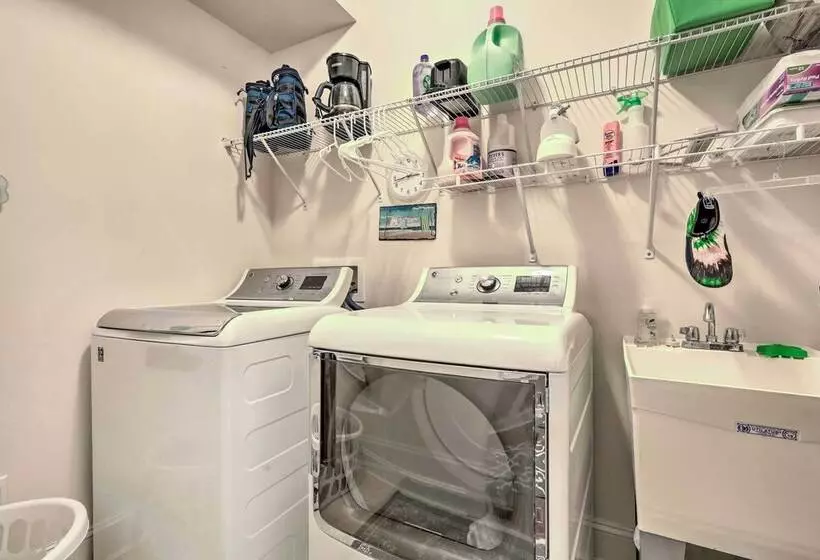 Ocean View Getaway W/ Resort Access & Porch!