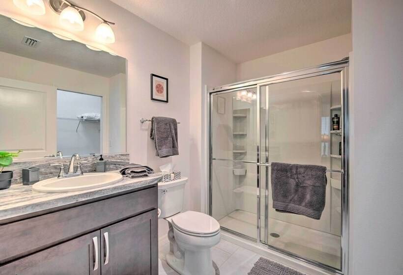 Sun Soaked Retreat In The Villages W/ Grill!