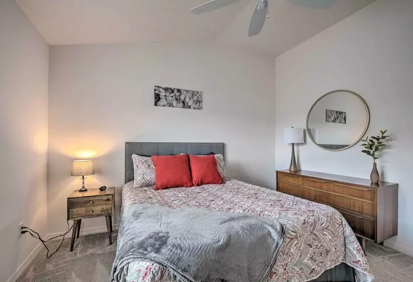 Sun Soaked Retreat In The Villages W/ Grill!