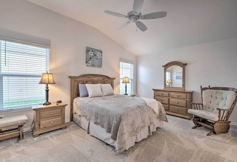 Sun Soaked Retreat In The Villages W/ Grill!