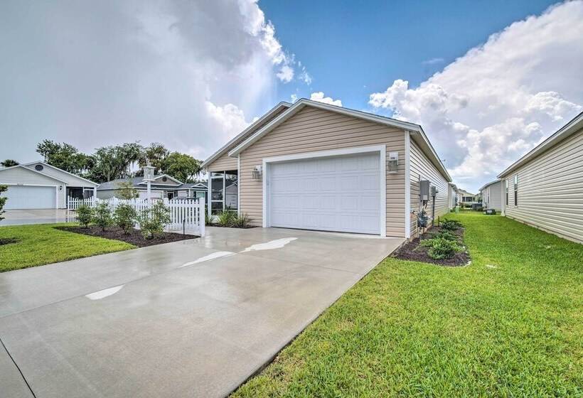 Sun Soaked Retreat In The Villages W/ Grill!