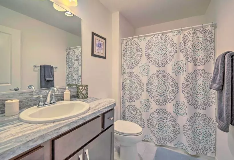 Sun Soaked Retreat In The Villages W/ Grill!