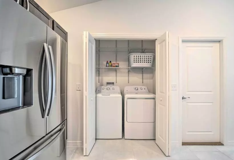 Sun Soaked Retreat In The Villages W/ Grill!