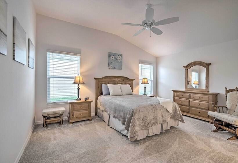 Sun Soaked Retreat In The Villages W/ Grill!