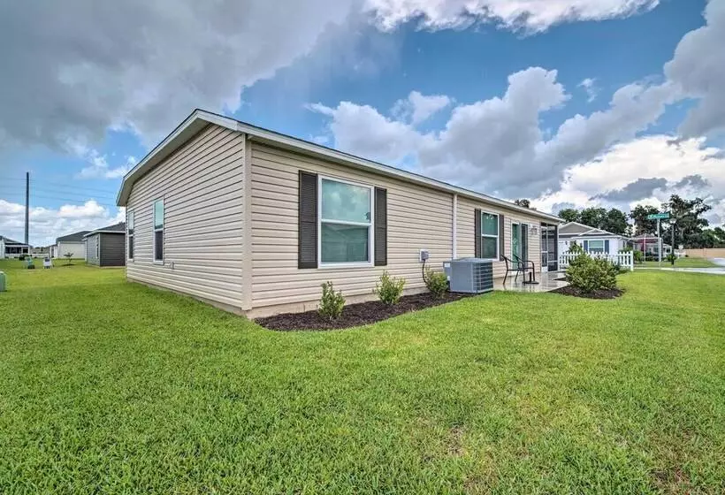 Sun Soaked Retreat In The Villages W/ Grill!