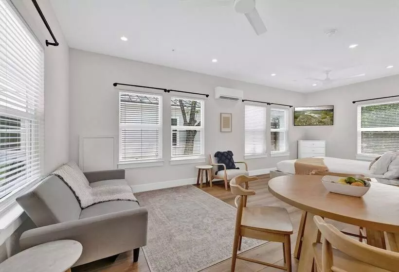 The Grove C With Hot Tub   Walk To Main Street