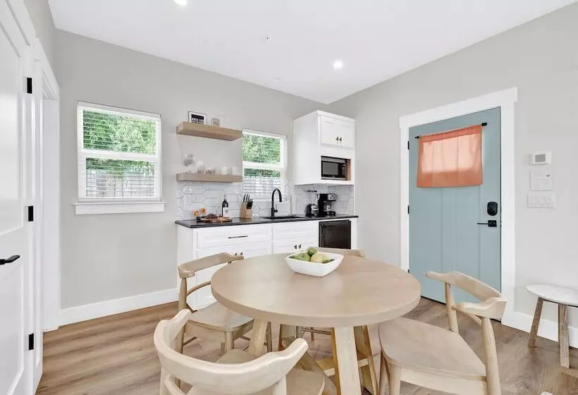 The Grove C With Hot Tub   Walk To Main Street