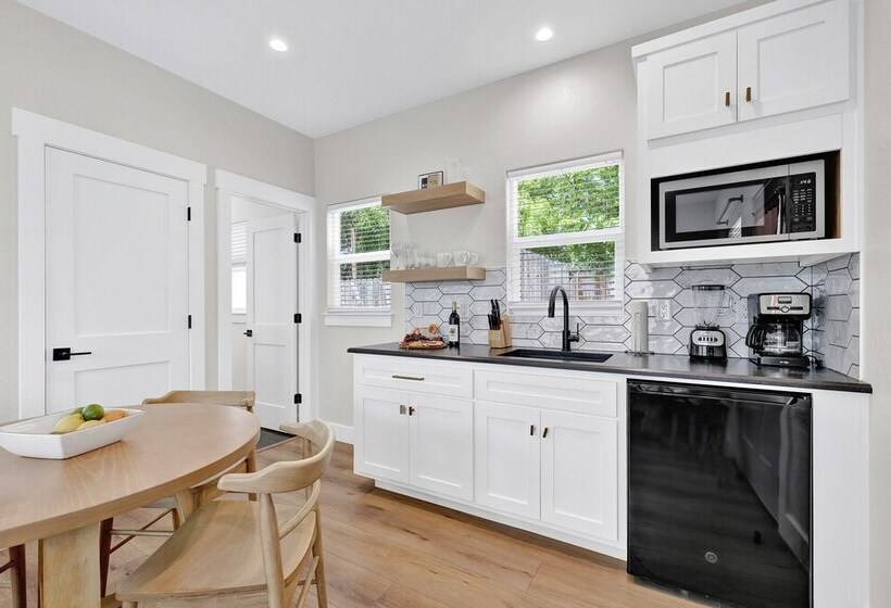 The Grove C With Hot Tub   Walk To Main Street