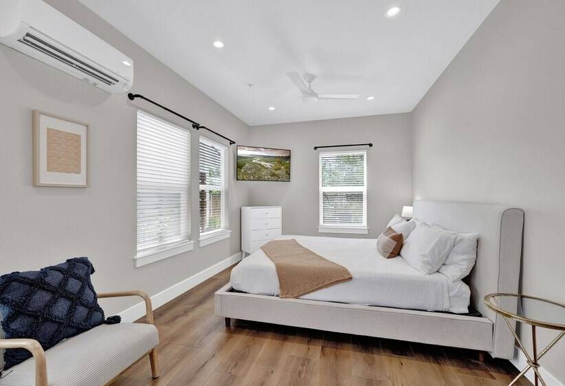 The Grove C With Hot Tub   Walk To Main Street