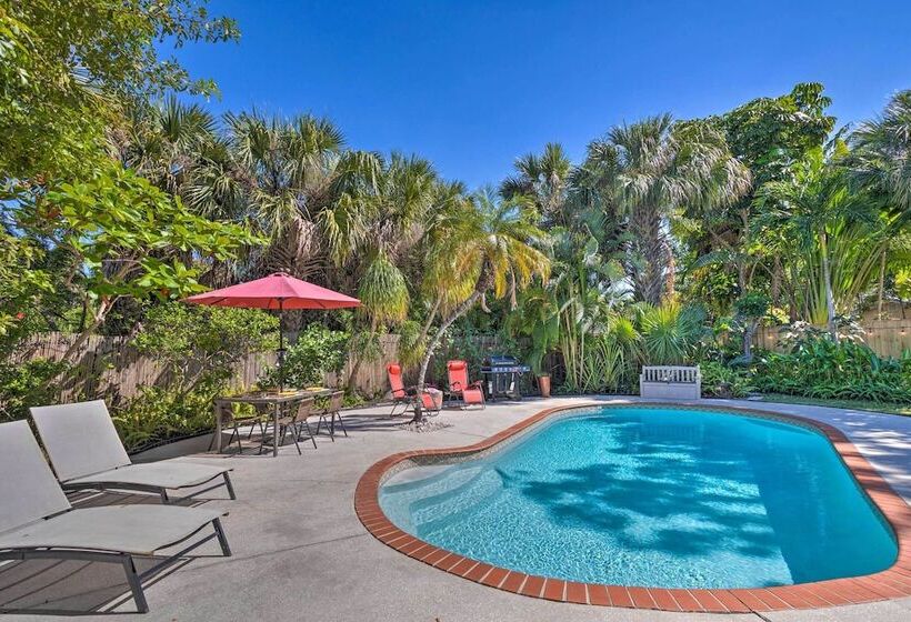 Tranquil West Palm Beach Getaway: Walk To Beach!