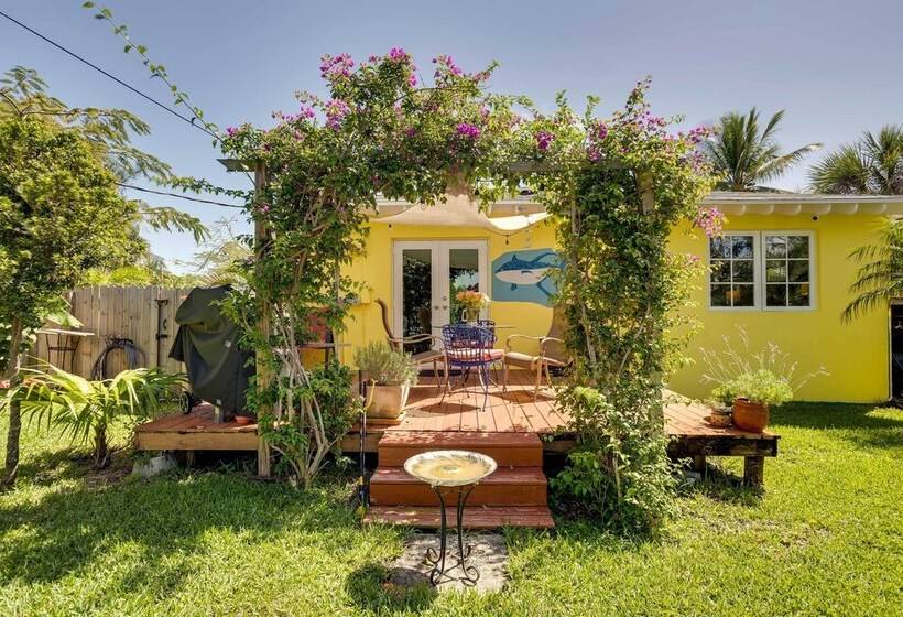 West Palm Beach Home W/ Fenced In Yard & Deck!