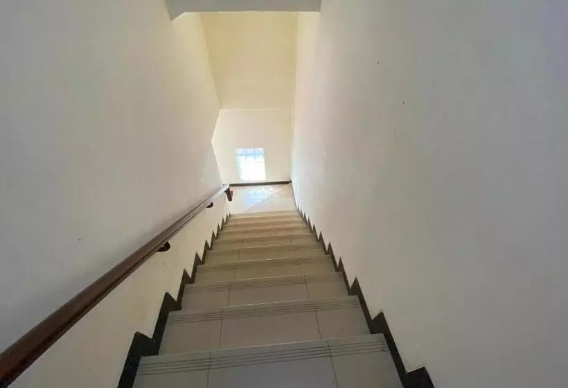 Hotelli Oyo 92932 Guesthouse Marbella