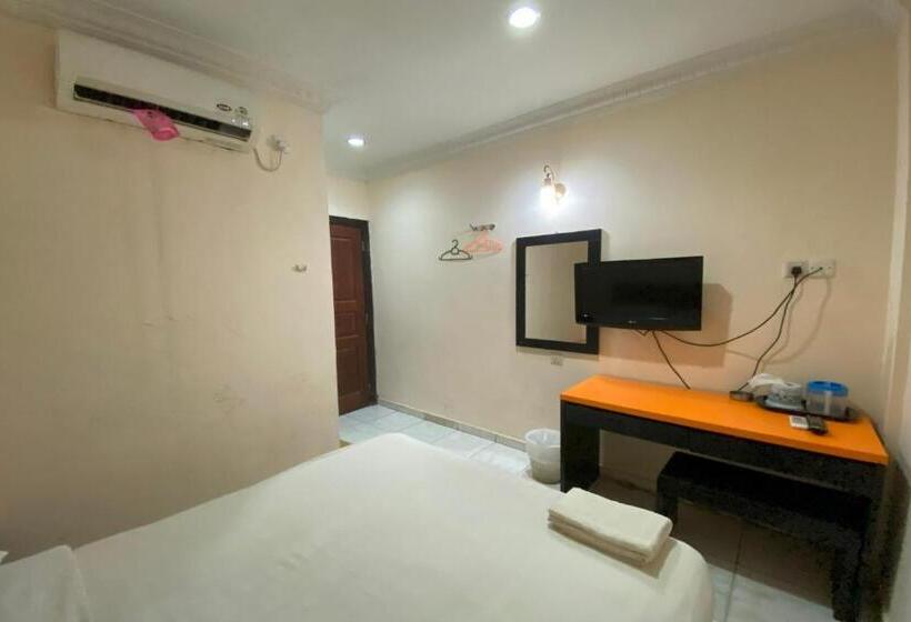 בית מלון כפרי Oyo 92932 Guesthouse Marbella