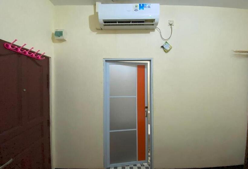 בית מלון כפרי Oyo 92932 Guesthouse Marbella