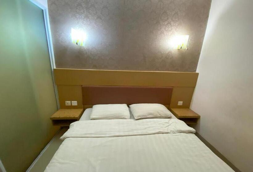 בית מלון כפרי Oyo 92932 Guesthouse Marbella