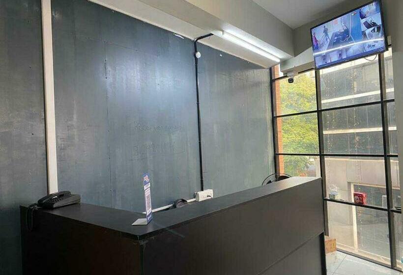 בית מלון כפרי Oyo Flagship First Guest House