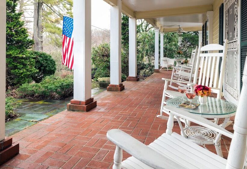 민박 The Yellow House On Plott Creek