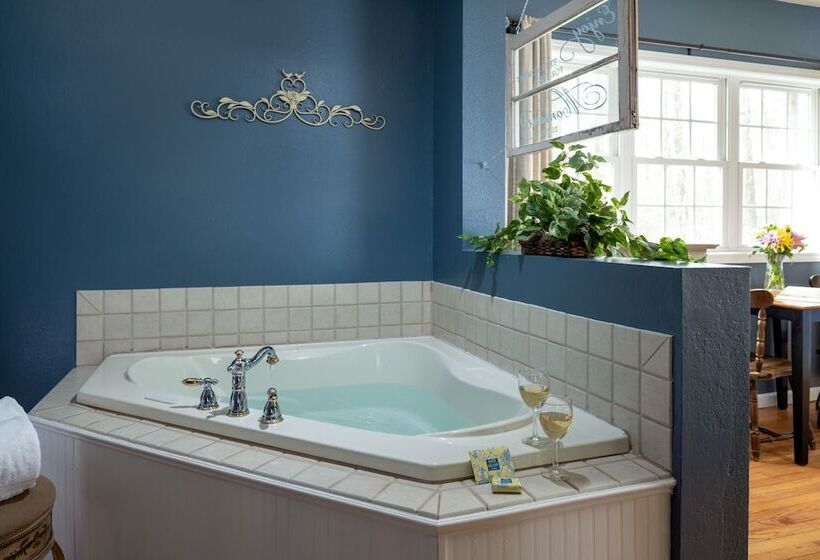 민박 The Yellow House On Plott Creek