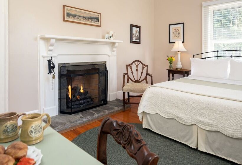 민박 The Yellow House On Plott Creek