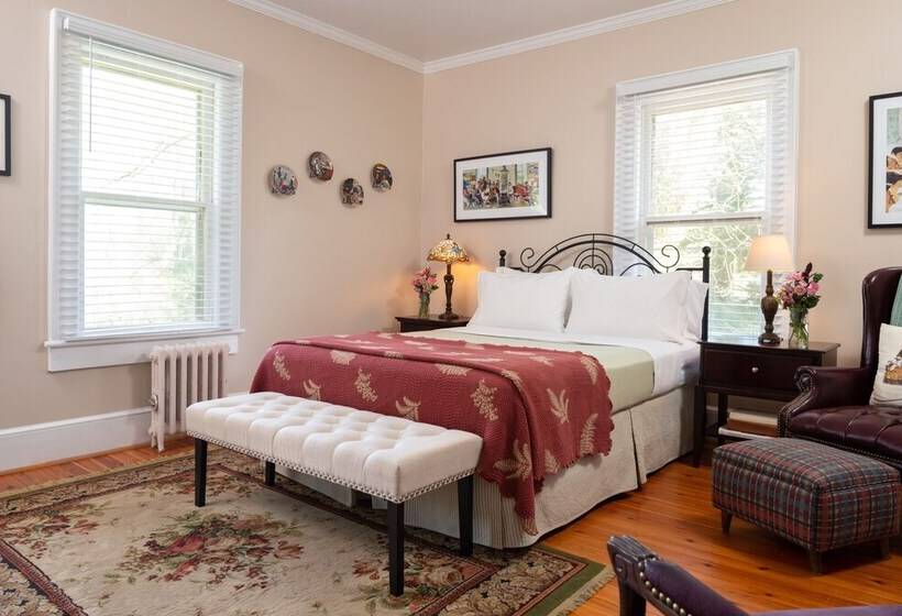 민박 The Yellow House On Plott Creek