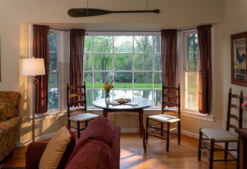 민박 The Yellow House On Plott Creek