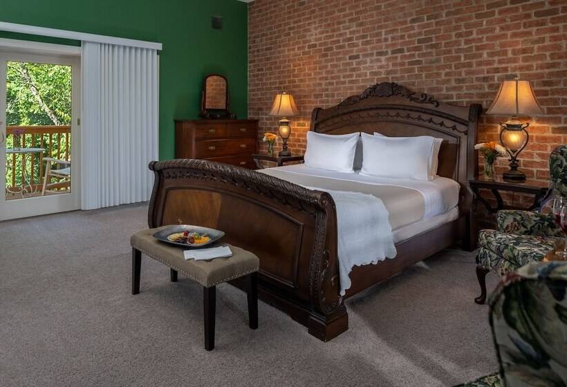 민박 The Yellow House On Plott Creek